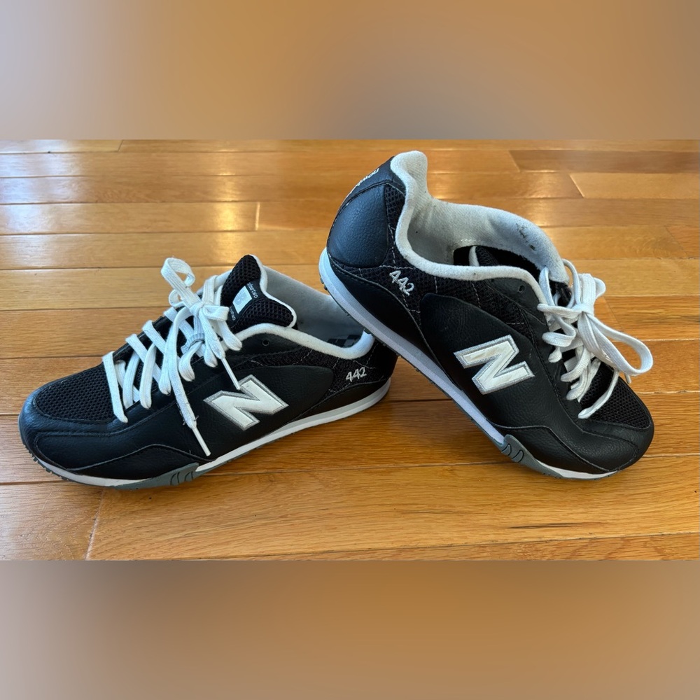 New Balance Black & White 442 Casual Sneakers